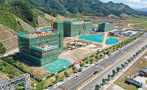 材华科技年产4万吨自建工厂圆满封顶！